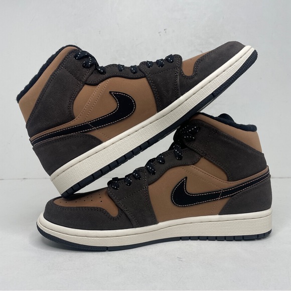 Nike Air Jordan 1 Retro Mid SE “Dark Chocolate” 2022 - Picture 3 of 4